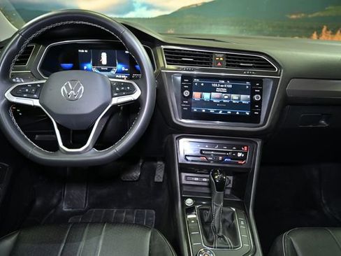 Used 2024 Volkswagen Tiguan SE image 68