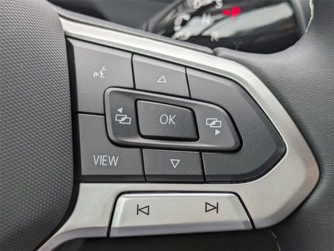 New 2025 Volkswagen Tiguan SE image 25