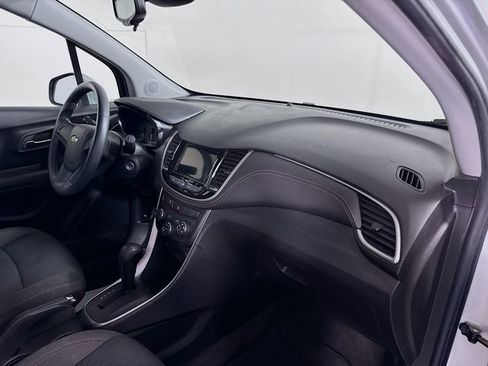 Used 2018 Chevrolet Trax LS image 29