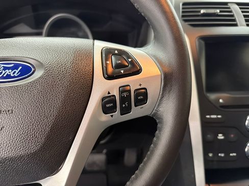Used 2015 Ford Explorer XLT w/ Equipment Group 202B image 19