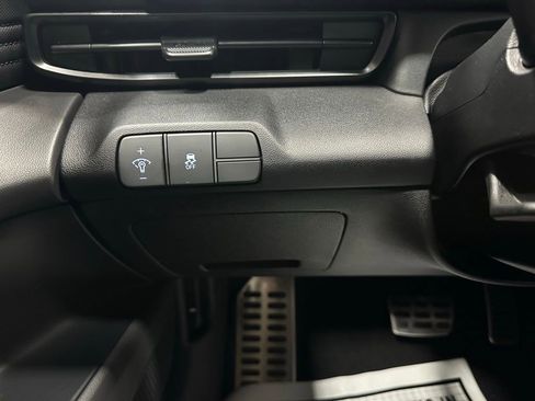 Used 2025 Hyundai Elantra Sport image 16