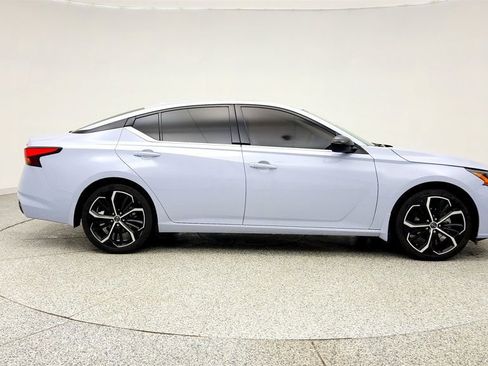 Used 2024 Nissan Altima 2.5 SR w/ SR Premium Package image 4