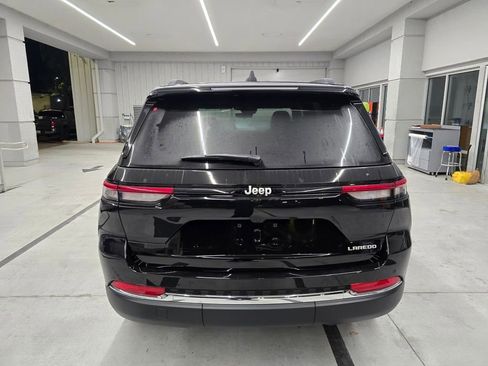 New 2025 Jeep Grand Cherokee Laredo w/ Luxury Tech Group I RWD image 5