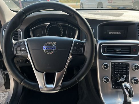 Used 2017 Volvo S60 T5 Inscription Platinum w/ Climate Package AWD/4WD image 17