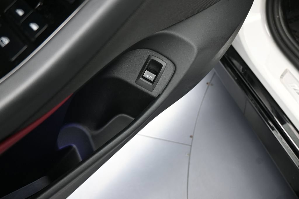 Used 2027 BMW 530i RWD image 16