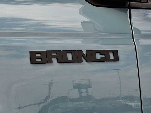 Used 2023 Ford Bronco Badlands image 36