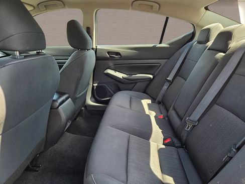 Used 2024 Nissan Altima 2.5 SV FWD image 8