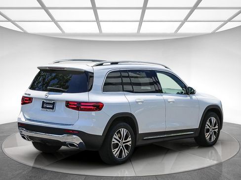 Used 2026 Mercedes-Benz GLB 250 image 4