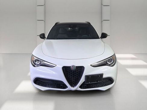 Used 2023 Alfa Romeo Stelvio Veloce AWD/4WD image 3