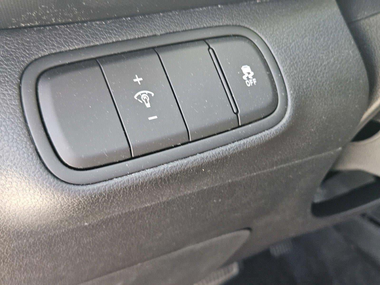 Used 2024 Hyundai Venue SEL FWD image 17