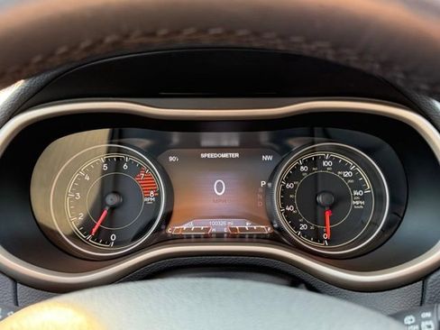 Used 2018 Jeep Cherokee Limited AWD/4WD image 17