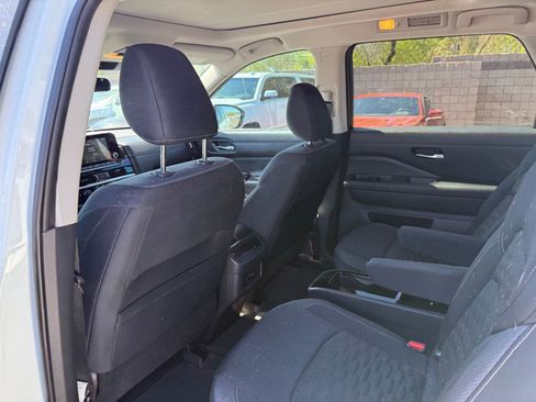 Used 2022 Nissan Pathfinder SV w/ SV Premium Package FWD image 12