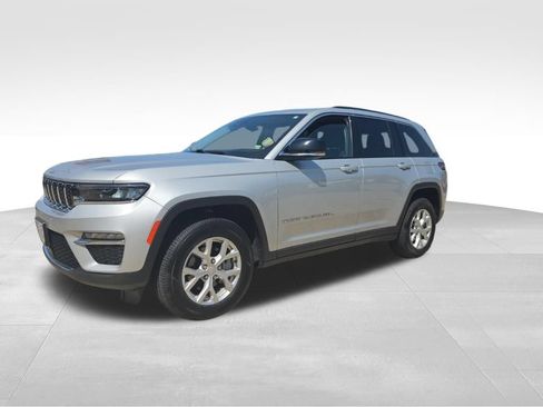 Used 2024 Jeep Grand Cherokee Limited RWD image 2