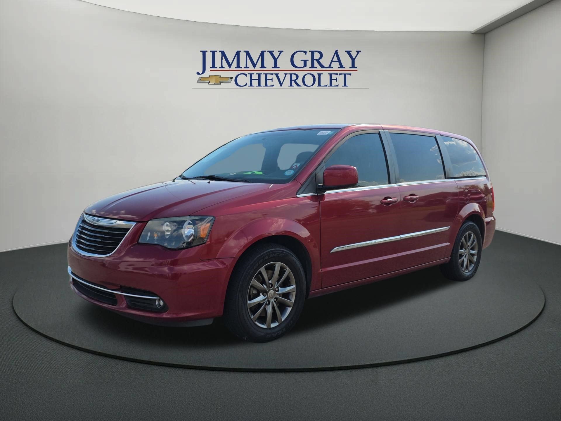 Used 2016 Chrysler Town & Country S FWD image 1