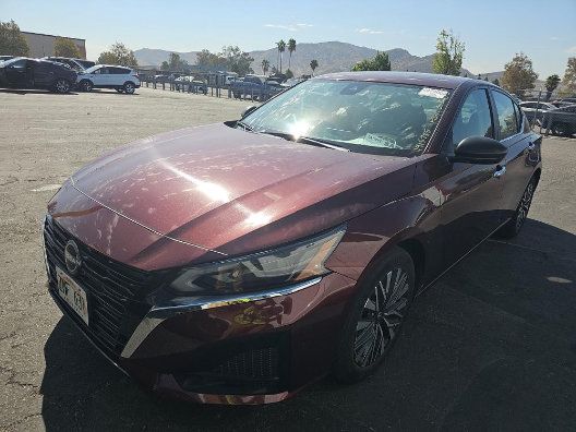 Used 2024 Nissan Altima 2.5 SV FWD image 2