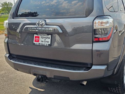 Used 2022 Toyota 4Runner SR5 Premium w/ Moonroof Package AWD/4WD image 13