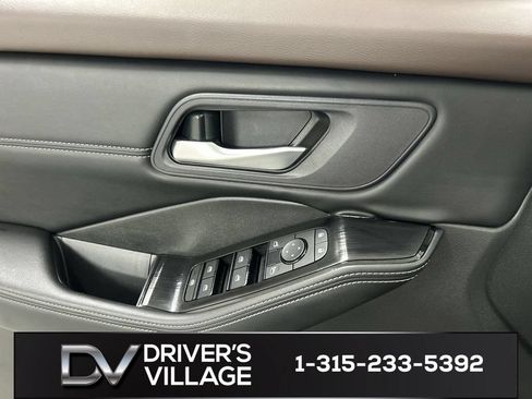 Used 2023 Nissan Rogue SV w/ SV Premium B Package AWD/4WD image 11