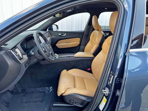 Used 2023 Volvo XC60 B5 Ultimate w/ Climate Package image 17