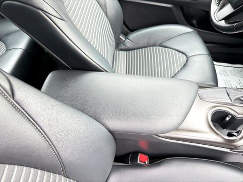 Used 2021 Toyota Camry SE image 38