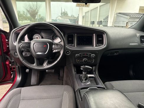 Used 2018 Dodge Charger SXT w/ Blacktop Package image 12