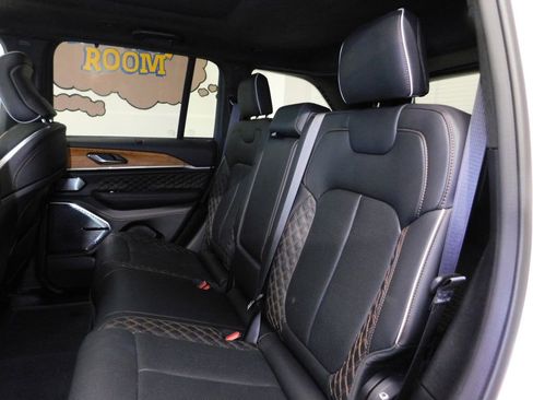 Used 2024 Jeep Grand Cherokee Summit AWD/4WD image 82