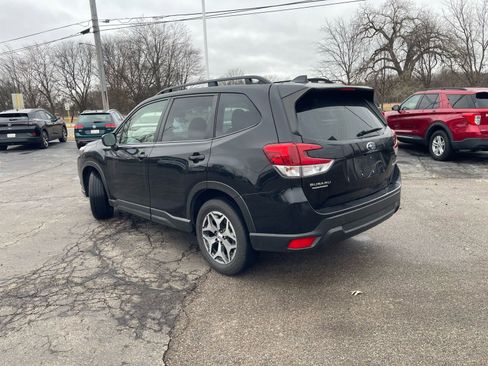 Used 2022 Subaru Forester Premium image 4