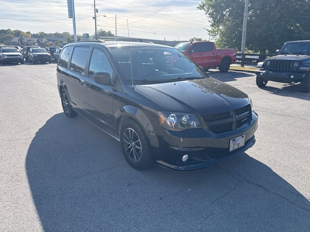 Used 2017 Dodge Grand Caravan GT FWD image 2