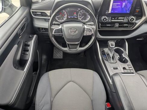 Used 2023 Toyota Highlander LE image 12