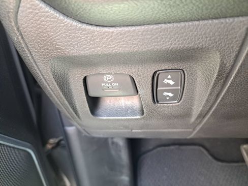 Used 2019 RAM 1500 Laramie AWD/4WD image 18