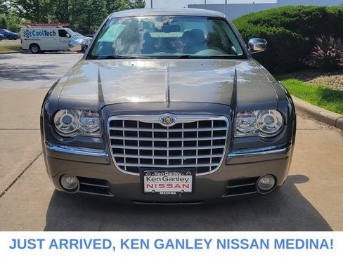 Used 2009 Chrysler 300 C RWD image 8