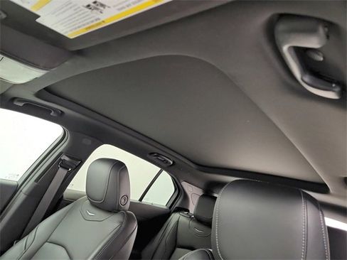 Used 2024 Cadillac XT4 Premium Luxury image 11