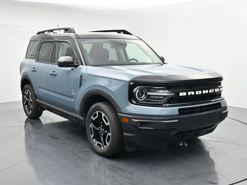 Used 2022 Ford Bronco Sport Outer Banks w/ Tech Package AWD/4WD image 2