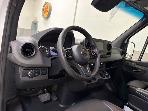 Used 2020 Mercedes-Benz Sprinter 2500 image 13