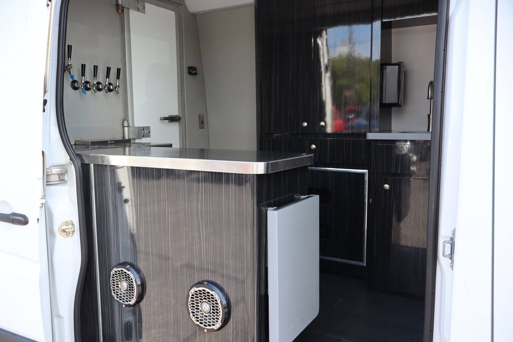 Used 2015 Mercedes-Benz Sprinter 2500 image 19