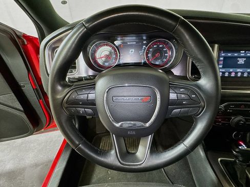 Used 2018 Dodge Charger SXT RWD image 9