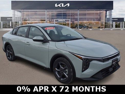 New 2025 Kia K4 LXS image 1