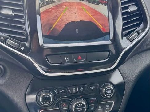 Used 2019 Jeep Cherokee Limited AWD/4WD image 14