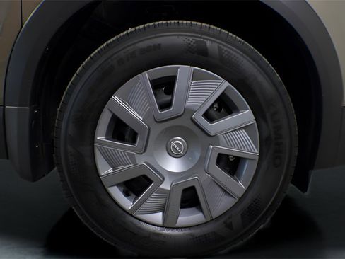 Used 2025 Nissan Kicks S image 9