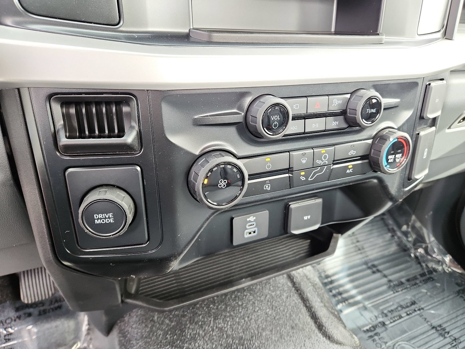 New 2025 Ford F250 XL w/ 360-Degree Camera Package RWD image 16