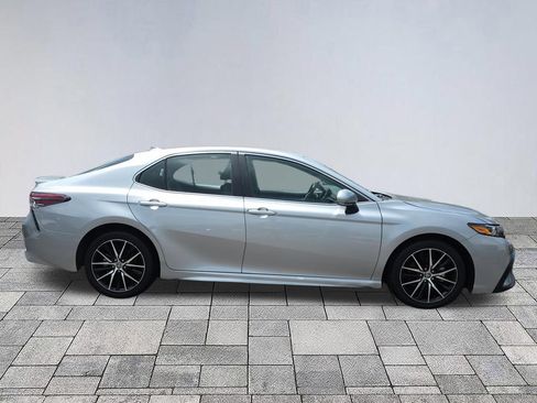 Used 2024 Toyota Camry SE FWD image 8