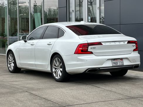 Used 2017 Volvo S90 T6 Momentum w/ Vision Package image 5