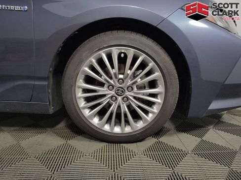 Used 2021 Toyota Avalon Limited w/ Advanced Safety Package FWD image 12