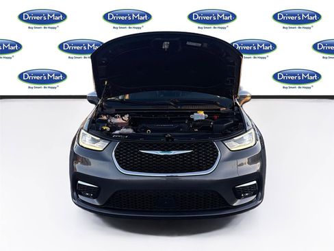 Used 2021 Chrysler Pacifica Limited w/ Uconnect Theater Family Group image 37