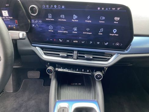 Used 2025 Chevrolet Equinox EV LT w/ Convenience Package FWD image 23