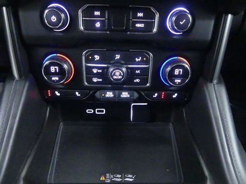 Used 2021 Chevrolet Tahoe LT image 17