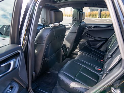 Certified 2024 Porsche Macan AWD/4WD image 24