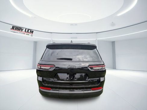 New 2025 Jeep Grand Cherokee L Limited w/ Black Appearance Package image 4