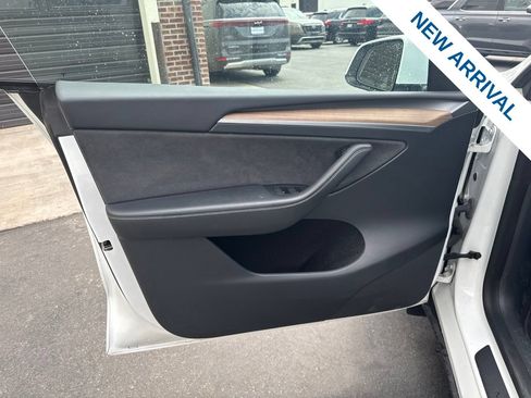 Used 2023 Tesla Model Y Long Range AWD/4WD image 17
