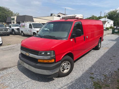 Used 2018 Chevrolet Express 3500 Extended w/ Driver Convenience Package RWD image 2