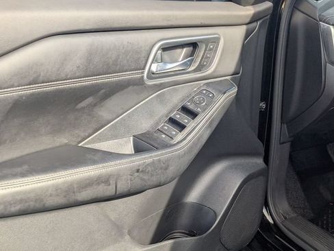 Used 2024 Nissan Rogue Platinum w/ Platinum Premium Package FWD image 15